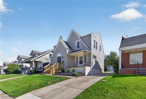 Exterior - 5175 Arch Street St, Maple Heights, OH 44137 photo 3 of 6