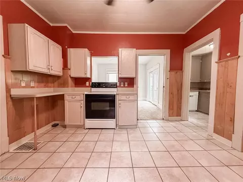 Kitchen - 168 Poland Ave, Struthers, OH 44471 photo 1 of 2