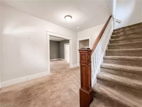 Entry Way - 168 Poland Ave, Struthers, OH 44471 photo 2 of 5