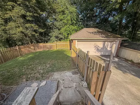 Exterior - 168 Poland Ave, Struthers, OH 44471 photo 7 of 13