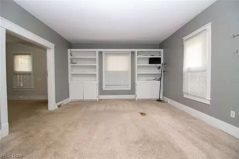 Living - 168 Poland Ave, Struthers, OH 44471 photo 2 of 4