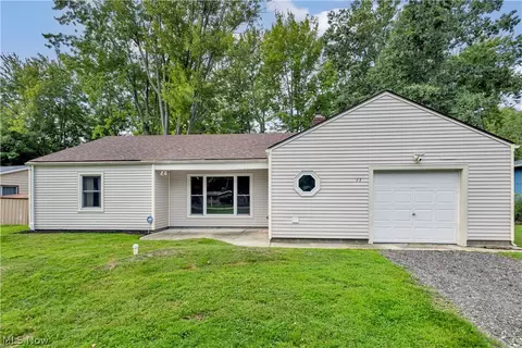 17 Nepahwin Dr, Timberlake, OH 44095