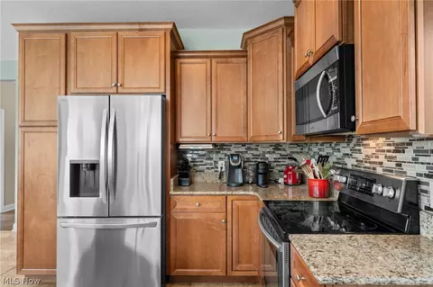 Kitchen - 3528 Brook Ct, Avon, OH 44011 photo 5 of 5