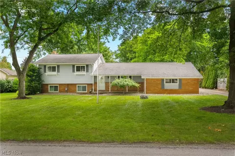 13795 Overcrest St NE, Alliance, OH 44601
