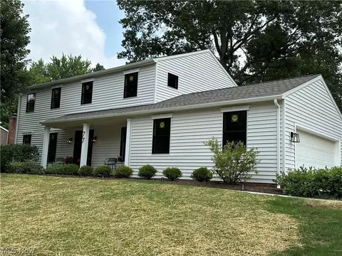 77 Parmelee Dr, Hudson, OH 44236