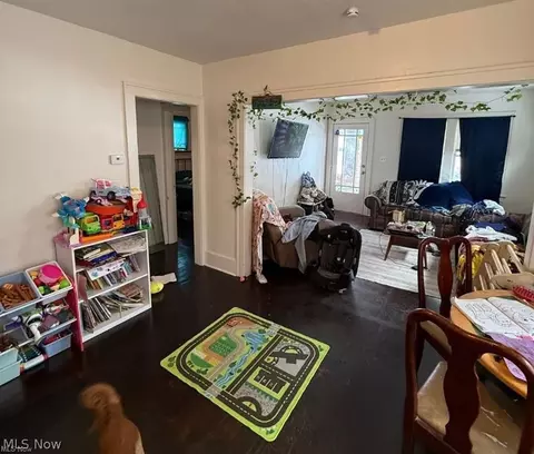 Entry Way - 2394 Elyria Ave, Lorain, OH 44055 photo 1 of 3
