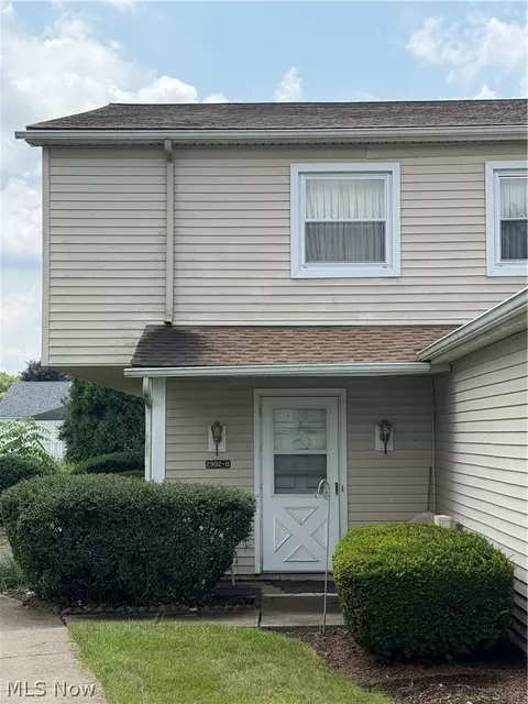 2992 Ivy Hill Cir #B, Cortland, OH 44410
