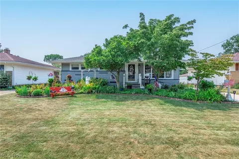 3740 Higley Rd, Rocky River, OH 44116