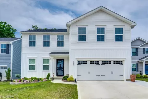 3690 Kirkham Dr, Barberton, OH 44203