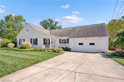 1983 Wynwood Dr, Rocky River, OH 44116