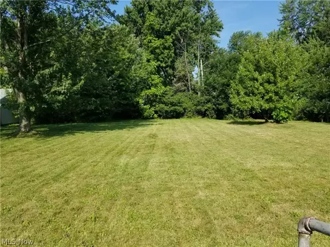 V/l Howell Street, Sheffield Lake, OH 44054