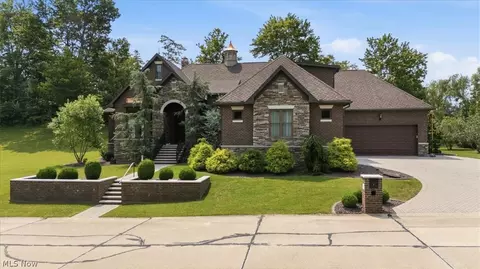 35 Skyview Dr, Parkersburg, WV 26101