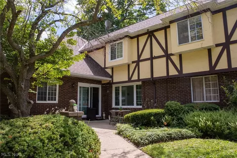 8240 Deepwood Blvd #7-11, Mentor, OH 44060