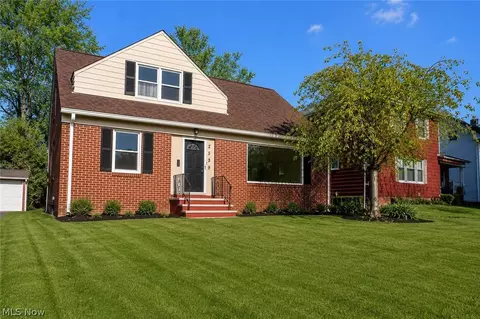 2529 Canterbury Rd, Cleveland Heights, OH 44118