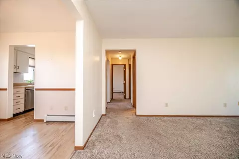 Entry Way - 7357 Eisenhower Dr #6, Boardman, OH 44512 photo 3 of 6