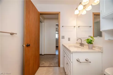 Bath - 7357 Eisenhower Dr #6, Boardman, OH 44512 photo 2 of 2