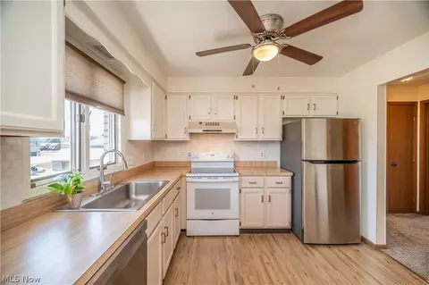 Kitchen - 7357 Eisenhower Dr #6, Boardman, OH 44512 photo 1 of 2