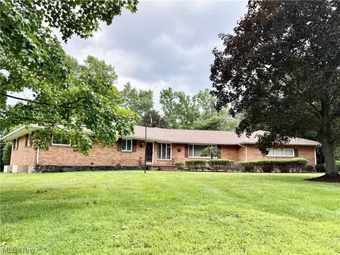 1050 Melwood Dr NE, Warren, OH 44483