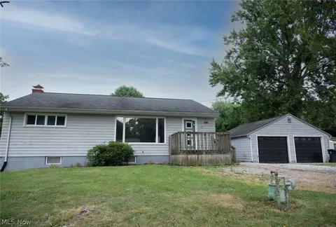 45 Columbine Ave, Akron, OH 44312