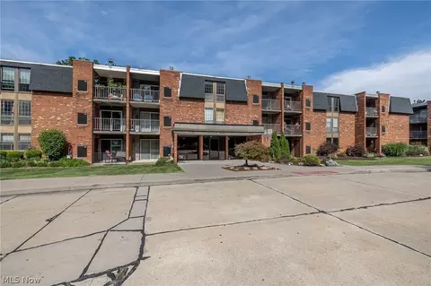 4179 Columbia Rd #109, North Olmsted, OH 44070