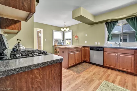 Kitchen - 33 Devonshire Dr, Akron, OH 44312 photo 2 of 3