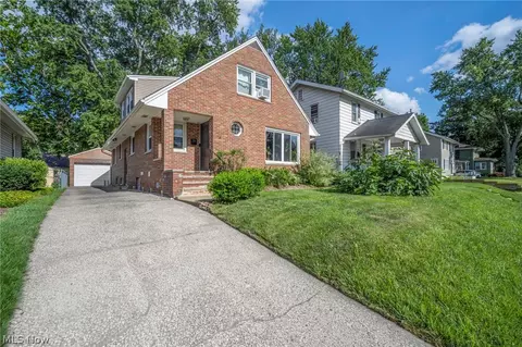 Exterior - 33 Devonshire Dr, Akron, OH 44312 photo 4 of 8