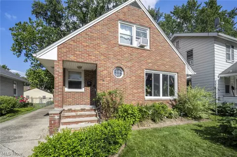 Exterior - 33 Devonshire Dr, Akron, OH 44312 photo 2 of 8
