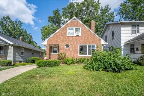 Exterior - 33 Devonshire Dr, Akron, OH 44312 photo 3 of 8