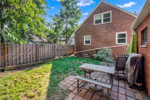 Exterior - 33 Devonshire Dr, Akron, OH 44312 photo 7 of 8