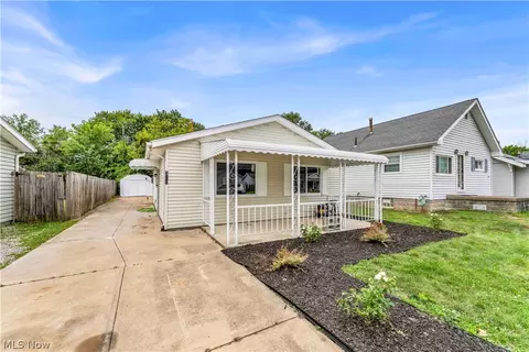 320 Elberta Dr, Vermilion, OH 44089