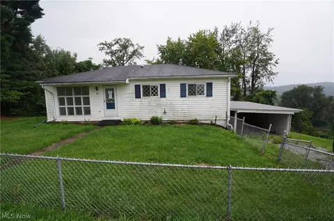 19 Hillcrest Dr, Martins Ferry, OH 43935