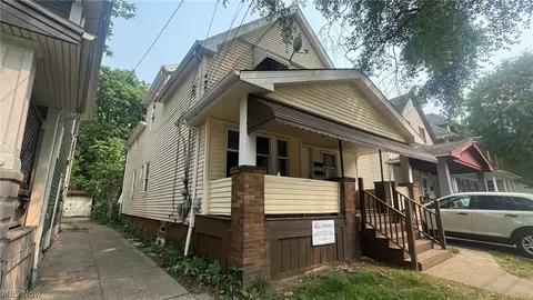 3449 W 54th St, Cleveland, OH 44102