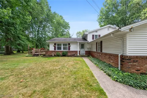 222 Kenwick Dr, Northfield, OH 44067
