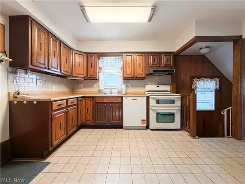 Kitchen - 15357 Rademaker Blvd, Brook Park, OH 44142 photo 2 of 3