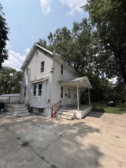 800 Beardsley St, Akron, OH 44311