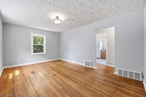 838 Kickapoo Ave, Akron, OH 44305 photo 4