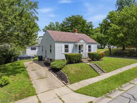 838 Kickapoo Ave, Akron, OH 44305 photo 3