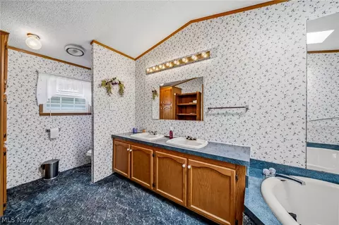 Bath - 2675 Eagle Point Dr, Madison, OH 44057 photo 2 of 3