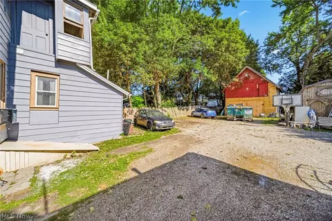 Exterior - 305 W 53rd St, Ashtabula, OH 44004 photo 2 of 3