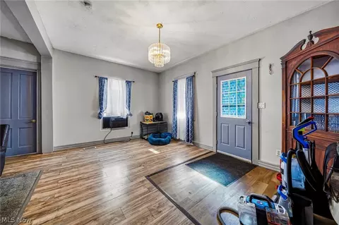 Entry Way - 305 W 53rd St, Ashtabula, OH 44004 photo 1 of 2