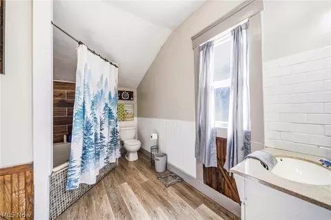 Bath - 305 W 53rd St, Ashtabula, OH 44004 photo 1 of 2