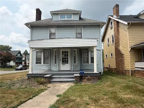 2272 S Taylor Rd, Cleveland Heights, OH 44118