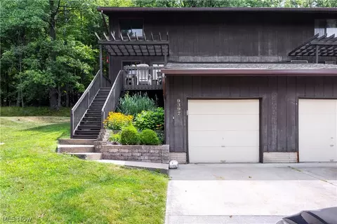 9397 Bassett Ln, North Royalton, OH 44133