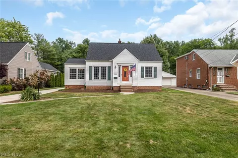2253 Canterbury Rd, Westlake, OH 44145