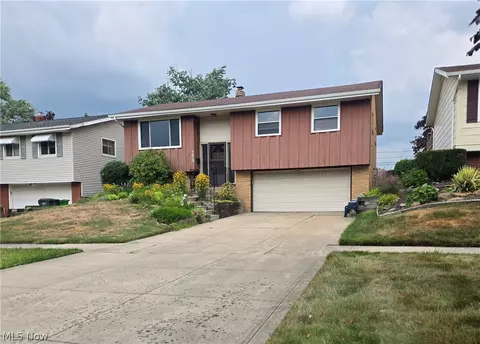5675 Andover Blvd, Garfield Heights, OH 44125