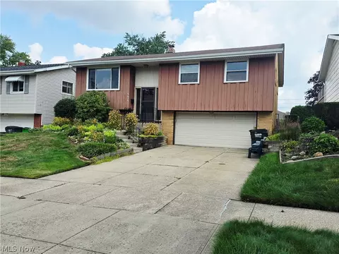 5675 Andover Blvd, Garfield Heights, OH 44125