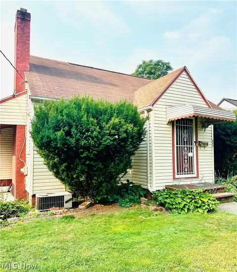 802 Sherlock Pl NE, Canton, OH 44714