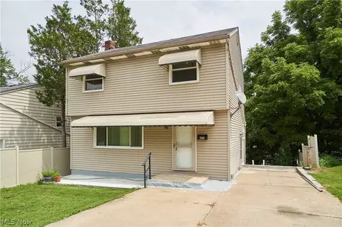 421 Malacca St, Akron, OH 44305