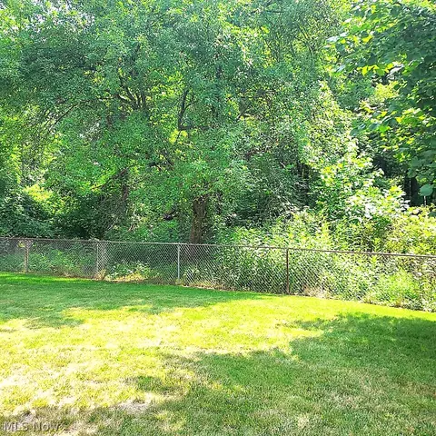 Exterior - 655 Cliffside Dr, Akron, OH 44313 photo 9 of 10
