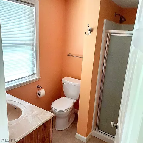 Bath - 655 Cliffside Dr, Akron, OH 44313 photo 3 of 5